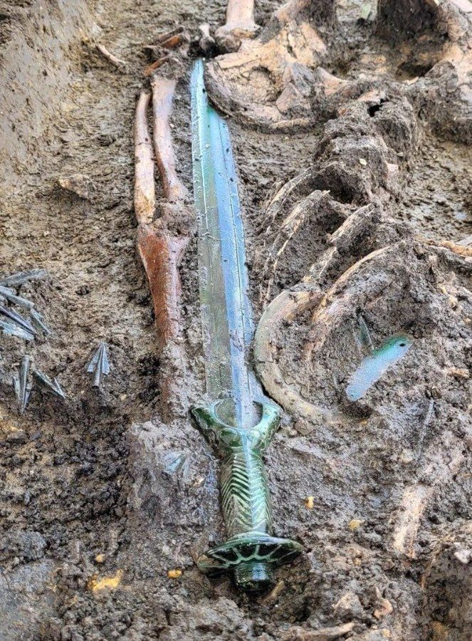 Rare 3000-Year-Old Sword Discovered in Nördlingen, Bavaria: A Historical Treasure