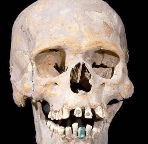 Skeleton of 1,600-Year-Old Woman with Jewels in Her Teeth: An Incredible Archaeological Discovery