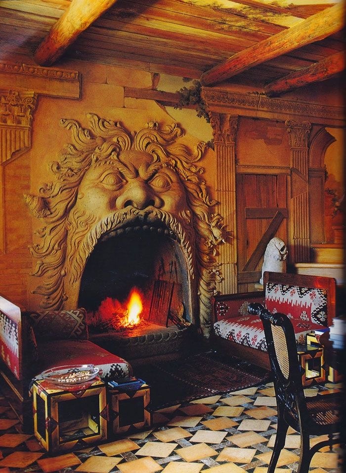 Majestic 1600s Fireplaces That Add Charm to Historic Mansions