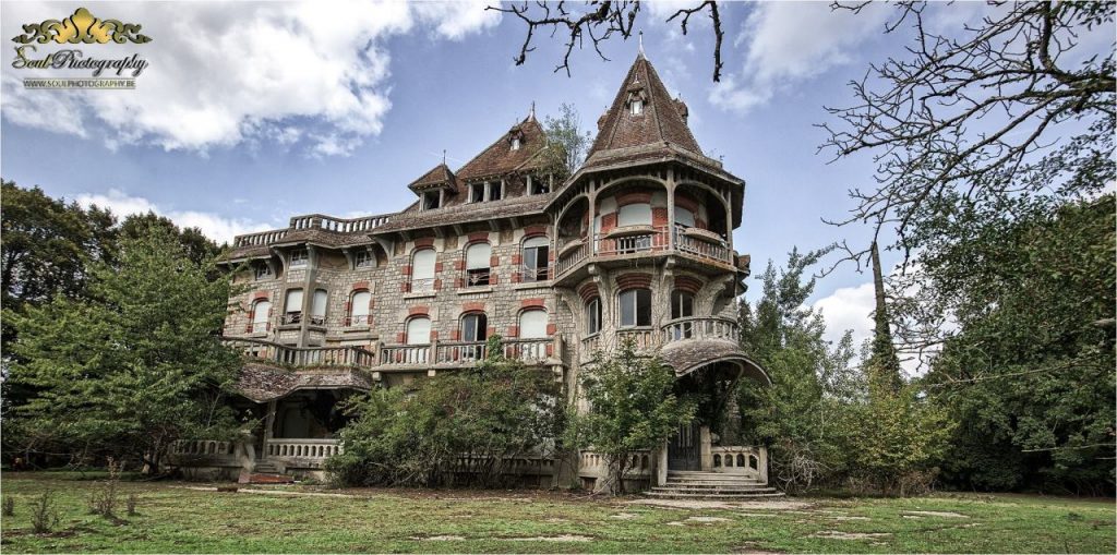 Manoir Colimaçon: An Abandoned Beauty, Near Paris, France.