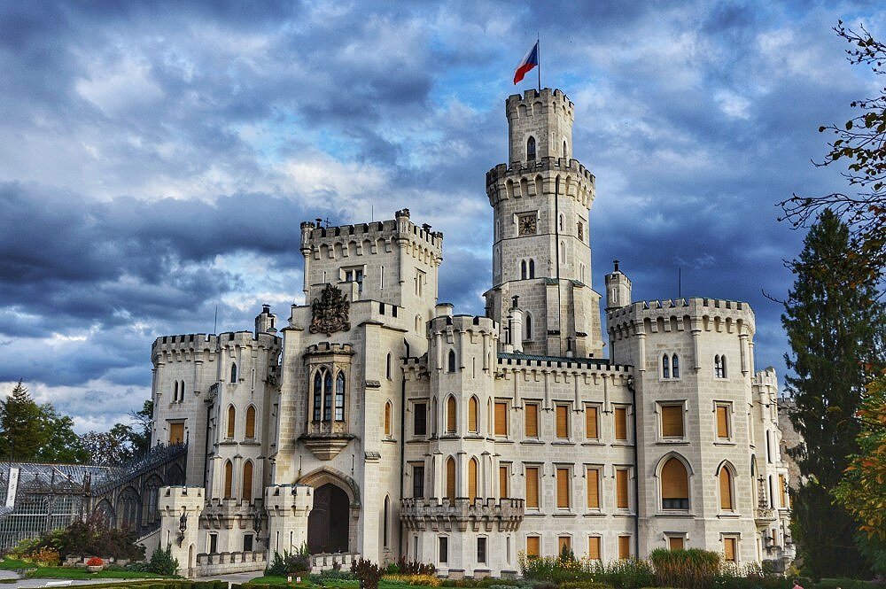 Exploring the Enchanting Beauty of Hluboká Castle – A Fairytale Come to Life