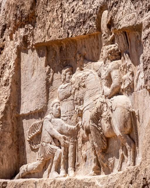 Naqsh-e Rostam: A must-see tourist H๏τspot in southern Iran